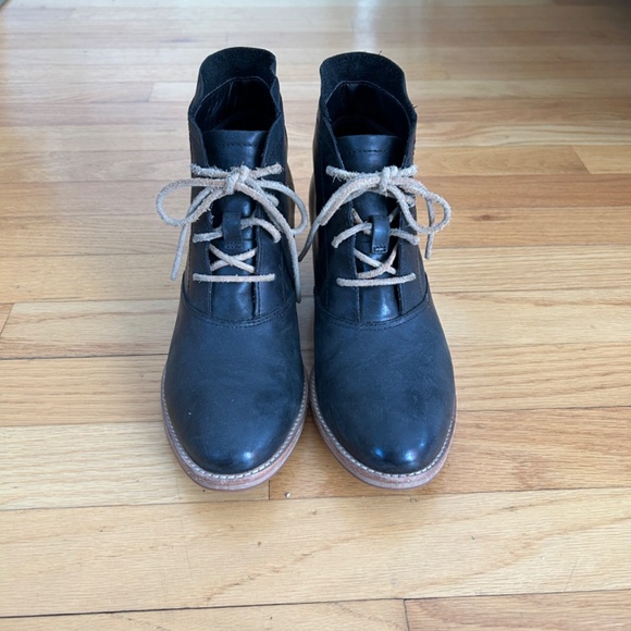 Stylish Caterpillar Women's boots - Picture 1 of 9